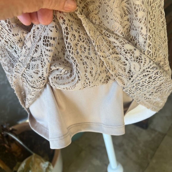 Cable and Gauge ladies lace, short sleeve top, cap sleeves lined large cream - Picture 9 of 9